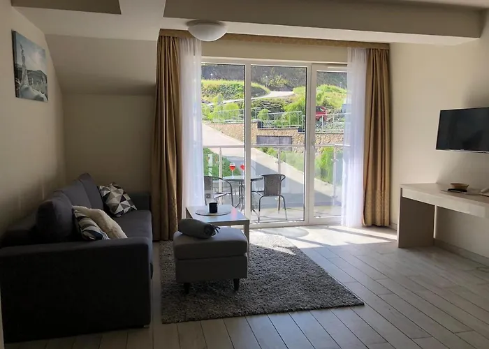 Atrakcyjny Czarna Gora